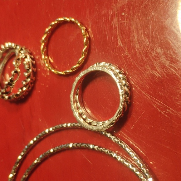 Bracelets And Rings Stackable Set Of 7 Silver -6 And 1 gold Ring - Picture 4 of 4